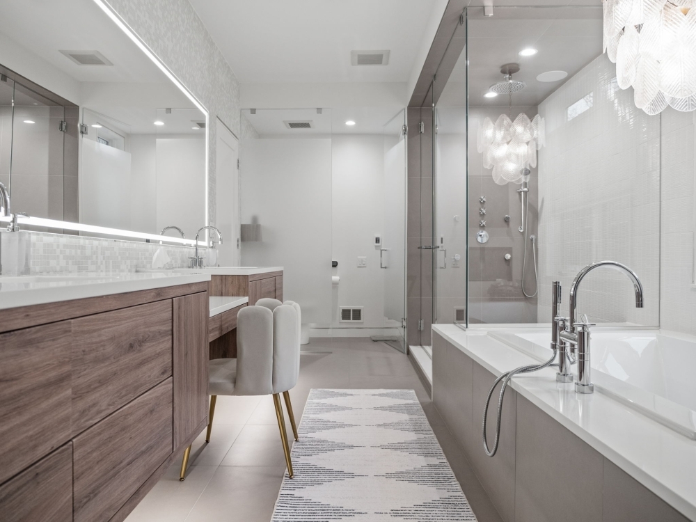 Modern Bath with Soaking Tub